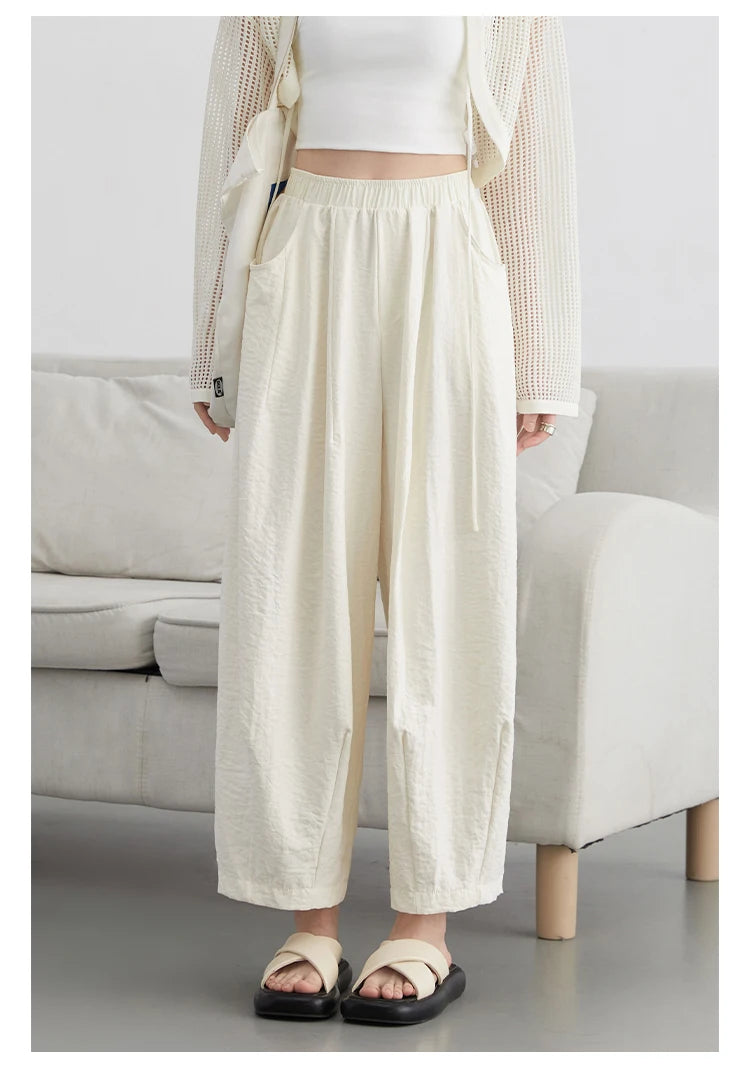 High-Waist White Pleated Pants – 2025 Collection