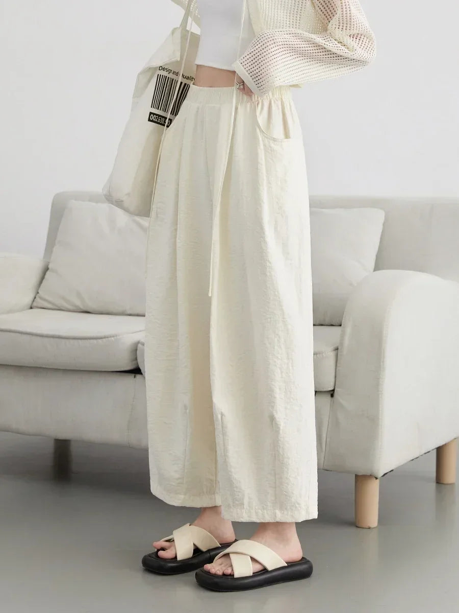 High-Waist White Pleated Pants – 2025 Collection