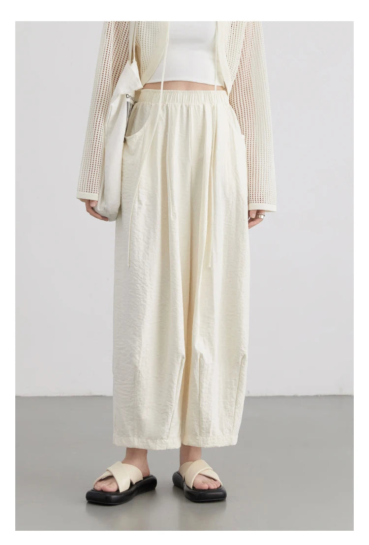 High-Waist White Pleated Pants – 2025 Collection