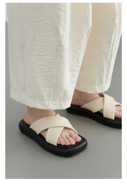 High-Waist White Pleated Pants – 2025 Collection