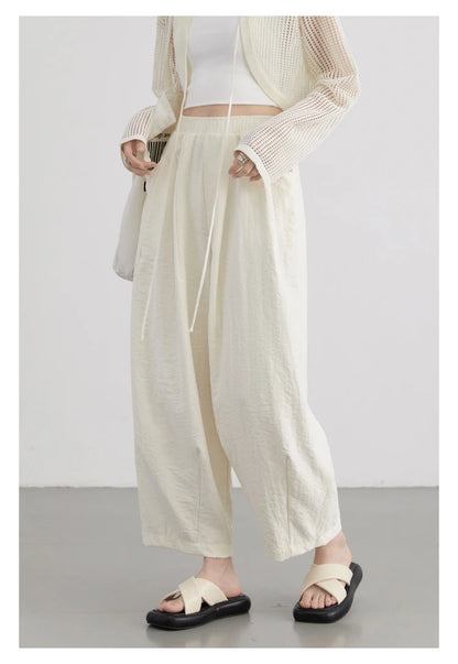 High-Waist White Pleated Pants – 2025 Collection