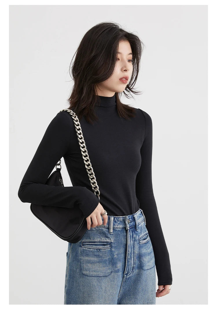 Slim Fit Basic T-Shirt – Spring/Autumn 2025 Collection