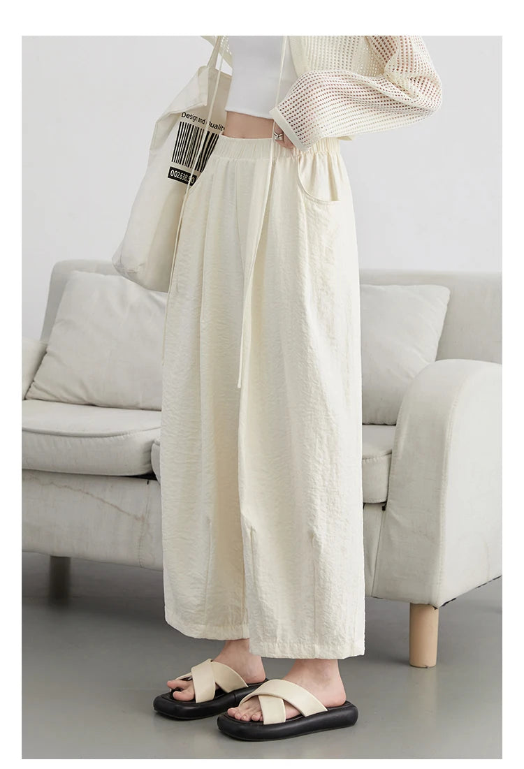 High-Waist White Pleated Pants – 2025 Collection